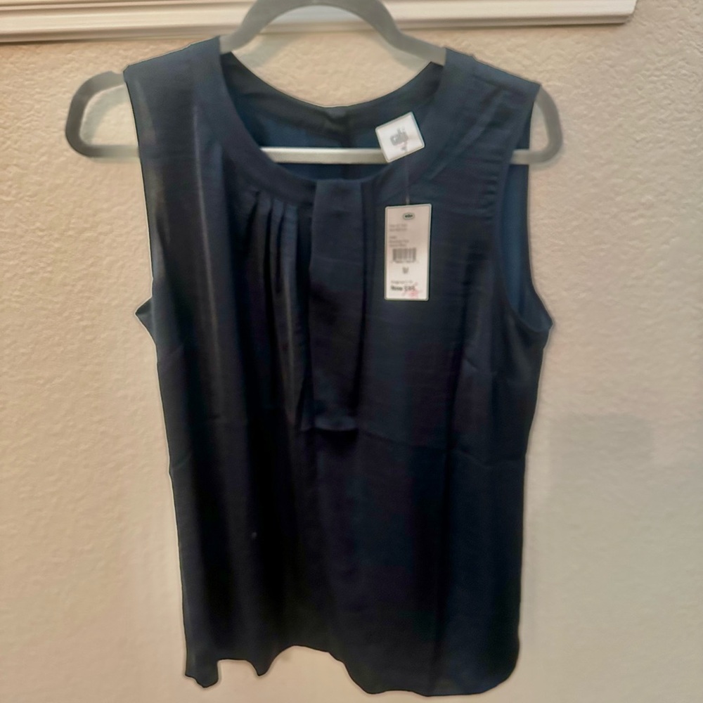 NWT CAbi Sleeveless Navy Blouse with Keyhole Neckline - Size